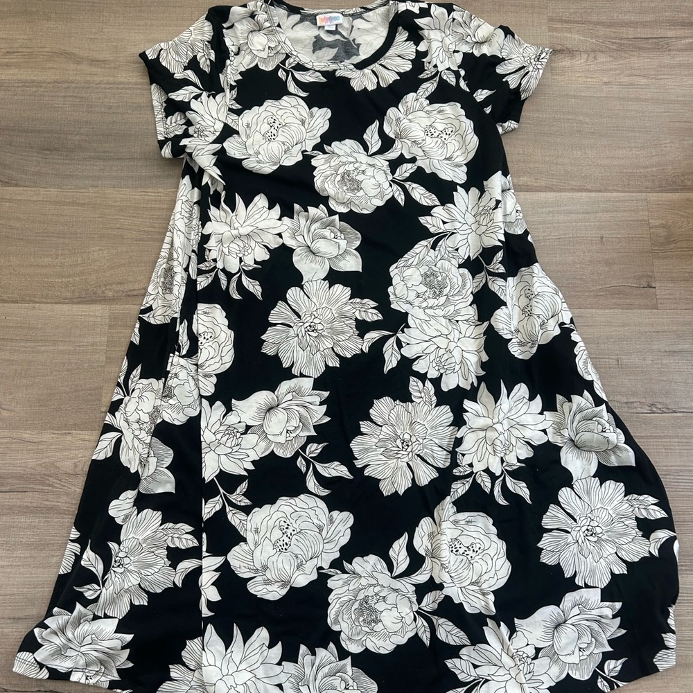 Lula toe black and white floral dress size XL